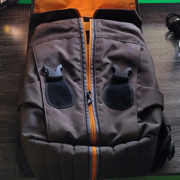 Crumpler Backpack - Picture 3 of 5